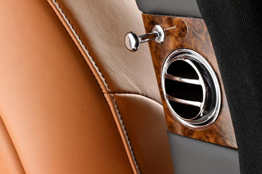  Bentley Mulsanne 2010 года  (фото 146 из 262)